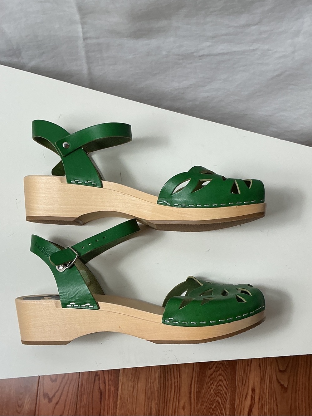 Swedish Hasbeens Green Leather Cutout Slingback Sandals - Picture 2 of 10